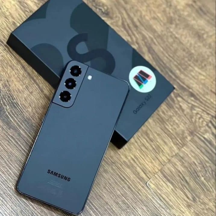 Galaxy S22 — Phantom Black