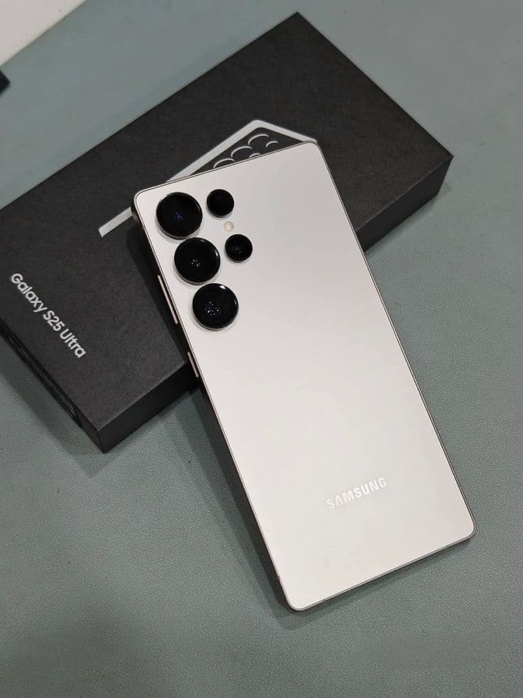 Galaxy S25 Ultra — Titanium Silver, 256GB